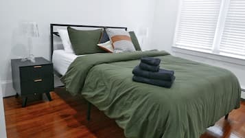 5 bedrooms, desk, iron/ironing board, travel crib