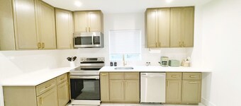 Private Mountain Creek Getaway!