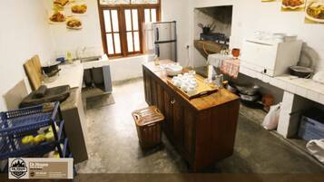Dishwasher, electric kettle, blender, coffee grinder