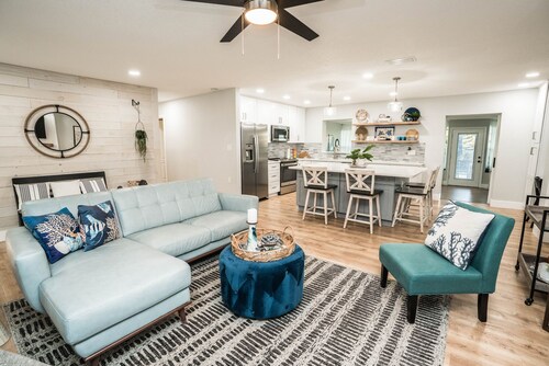 Relaxing Retreat Apollo Beach l Waterfront  I Pool l Spa l Dock I Firepit