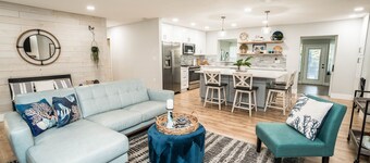 Relaxing Retreat Apollo Beach l Waterfront  I Pool l Spa l Dock I Firepit