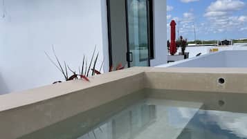 2 outdoor pools