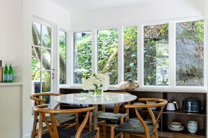 Dining - Mountain View Treehouse Muir Woods Redwoods San Francisco Beaches Wine Country (Mill Valley)