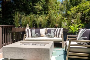 Terrace/patio - Mountain View Treehouse Muir Woods Redwoods San Francisco Beaches Wine Country (Mill Valley)