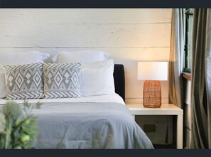 1 bedroom, bed sheets