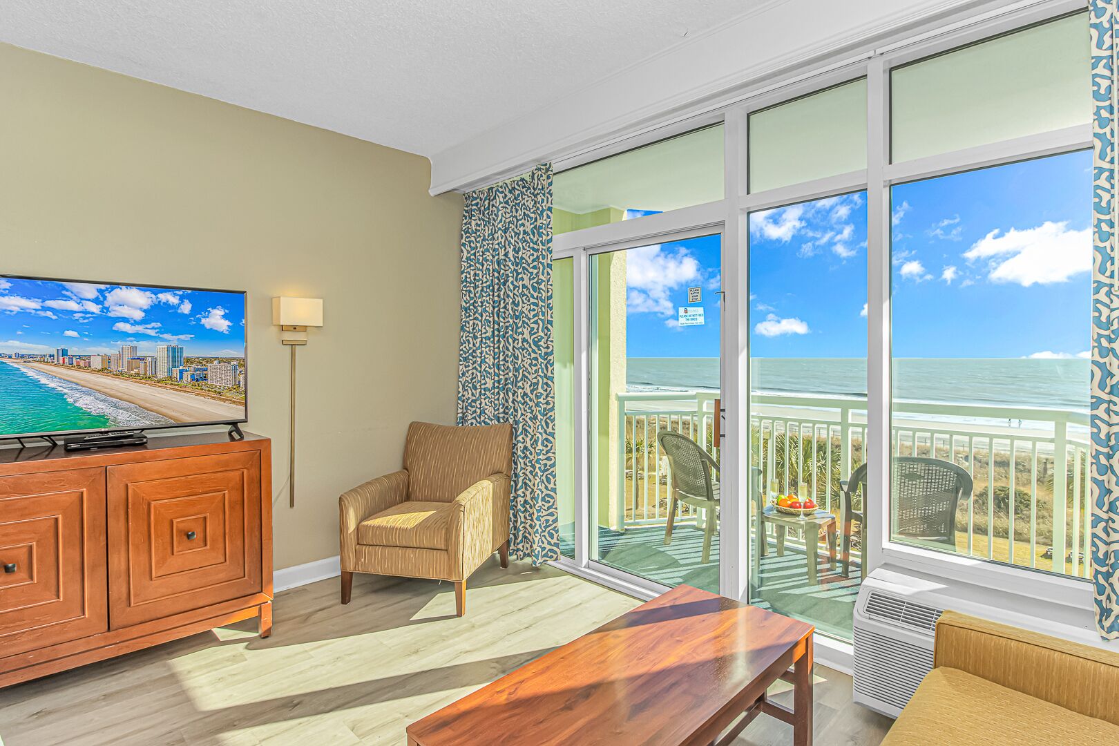 Smart-TV, Tischfußball, Tischtennisplatte