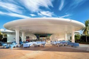Poolside bar