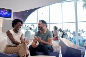 2 bars/lounges, lobby lounge - Universal's Stella Nova Resort (Orlando)