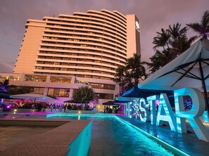 Pool - Cityscape & Ocean View Deluxe 2-Bedroom Apartment (Broadbeach)