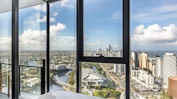 2 bedrooms, desk, iron/ironing board, WiFi