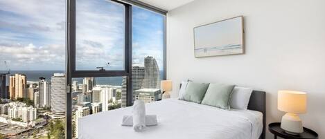 2 bedrooms, desk, iron/ironing board, WiFi