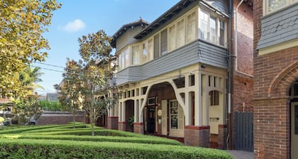 Falcon Lodge