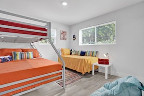 3 bedrooms, iron/ironing board, free WiFi, bed sheets