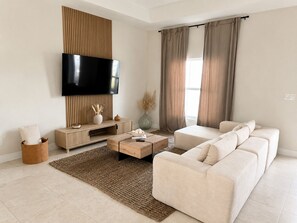 Smart TV - Your Cozy Corner in Cape Coral (Cape Coral)