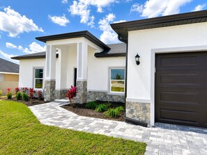 Exterior - Your Cozy Corner in Cape Coral (Cape Coral)