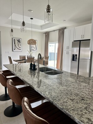 Fridge, microwave, oven, stovetop - Gorgeous home in Cape Coral (Cape Coral)