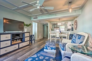 Smart TV - Beachfront on no-drive beach.  Park & walk to local spots.   (New Smyrna Beach)