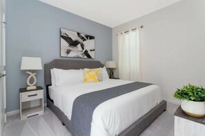10 habitaciones, tabla de planchar con plancha, cuna de viaje y wifi