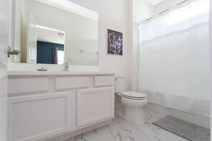 Hair dryer, towels, soap, shampoo - 10BD Bella Vida House Private Pool (BV 287) (Kissimmee)