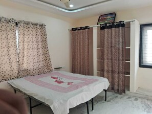 2 bedrooms, WiFi, bed sheets - CHANCHALA'S STAY
PEACEFUL AND BEST PLACE TO STAY IN HYDERABAD. (Bandlaguda Jagir)
