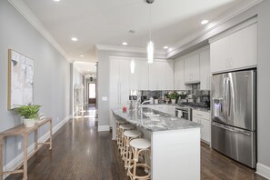 KylskÄp, mikrovÄgsugn, ugn och spishÀll