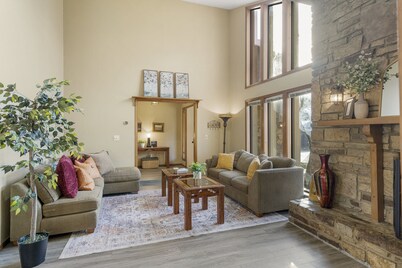 Tv's in Every Bedroom-Spacious-1 Mile to Aquarium & Downtown