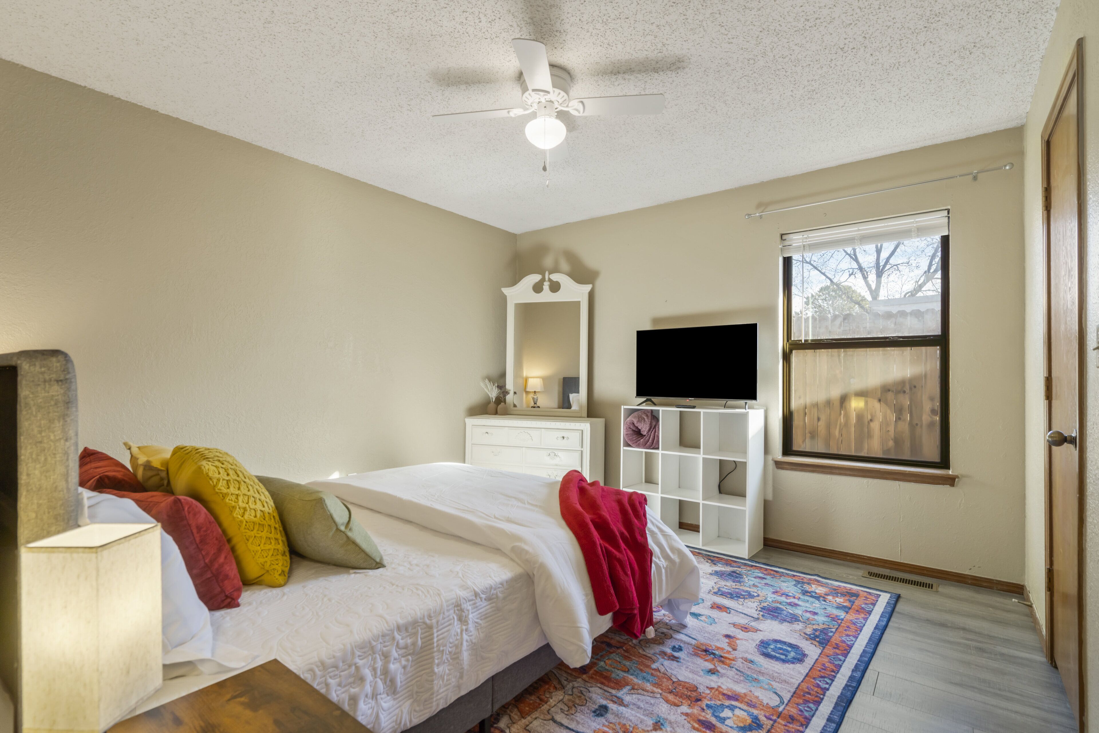 3 bedrooms, desk, iron/ironing board, travel crib