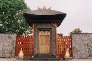 ด้านหน้าที่พัก