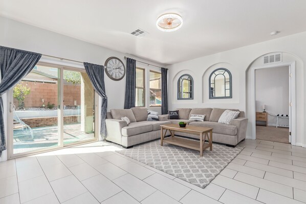 Smart TV, foosball - ⭐️ Cozy Vegas Home - Close to Strip - 5 ⭐️ (Las Vegas)