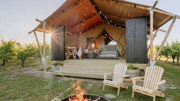 Luksus-telt (Safari Villa - Pinot) | Terrasse/gårdhave