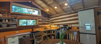 New Listing, Premier Host, Historic Cabin newly remodeled, private, quiet, CLEAN