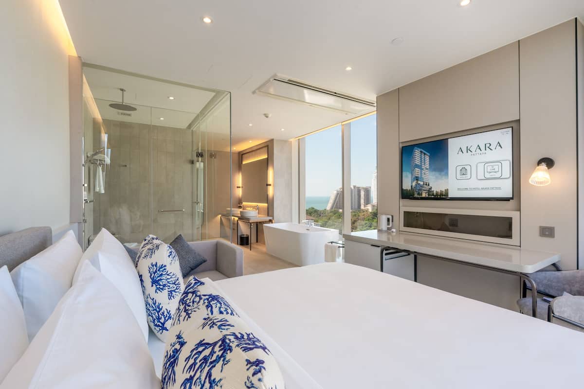 Stella Suite Double | Minibar, in-room safe, desk, blackout drapes
