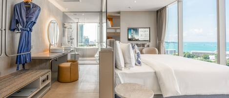 Panorama Family Suite | 1 bedroom, minibar, in-room safe, desk