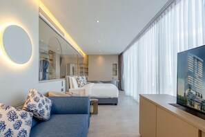 Panorama Executive Suite | 起居區 | 50-吋智慧型電視，提供有線頻道