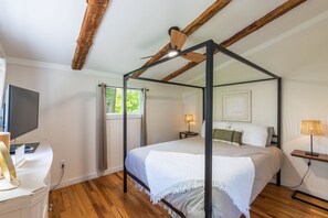 3 bedrooms, iron/ironing board, free WiFi, wheelchair access