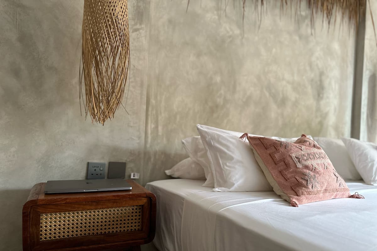 Deluxe Studio Suite | 1 bedroom, premium bedding, pillow-top beds, minibar
