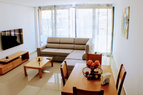 Flamingo Plateau. 1A Apt on Rua Pedonal. Praia Central_ Near cafes & shops