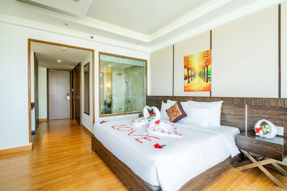 In-room safe, desk, free WiFi, bed sheets