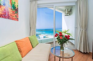 Habitación Premier con 1 cama doble o 2 individuales, varias camas, vistas al mar | Vistas al mar