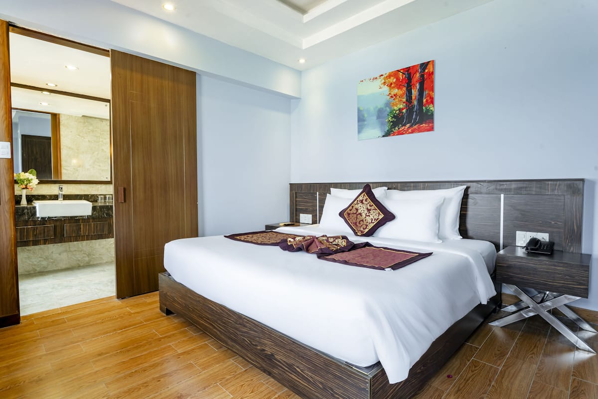 Family Room, 2 Bedrooms, Ocean View | In-room safe, desk, WiFi (free), bed sheets