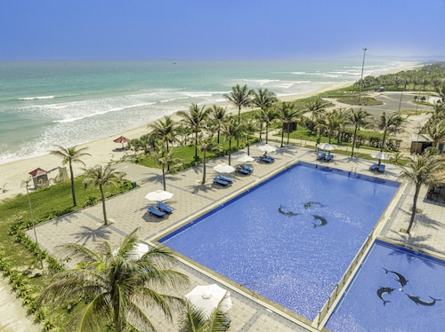 Ocean Waves Resort Cam Ranh