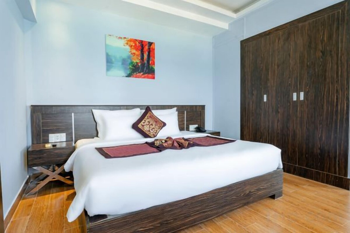 In-room safe, desk, free WiFi, bed sheets