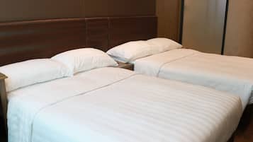 Phòng đôi Deluxe | Két bảo mật tại phòng, bàn, màn/rèm cản sáng, bàn ủi/dụng cụ ủi quần áo