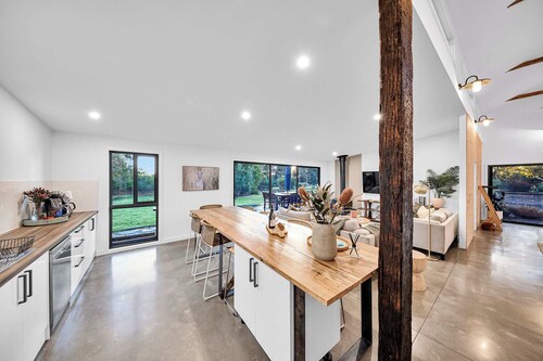 Escape to a unique house located in the world-renowned surf spot of Bells Beach!