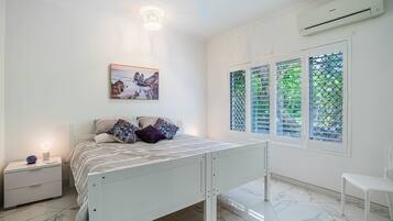 2 bedrooms, bed sheets