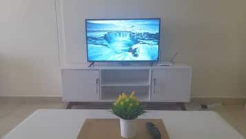Studio Comfort | Area keluarga | Smart TV 24-inci dengan saluran TV digital