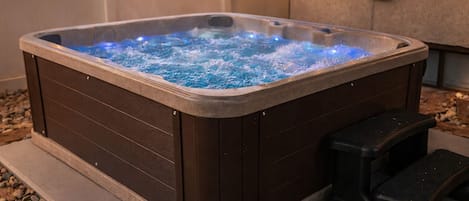 Indoor spa tub