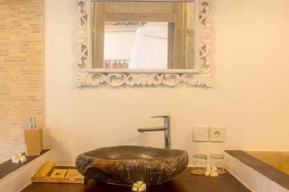 Baño | Ducha, artículos de higiene personal gratuitos y secador de pelo