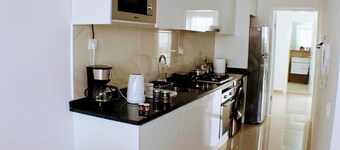 Kingfisher Plateau. 2A Apt on Rua Pedonal. Praia Central_ Near cafes & shops