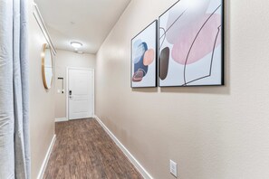 1 bedroom - Cute Soco 1BR King Suite w Gympickleballlaundry (Austin)